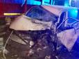 Хіти тижня. Моторошне видовище: Під Львовом авто військових врізалося в бус з дітьми (фото)