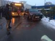 Хіти тижня. Тепер всі стоять і чекають водія та поліцію: 