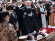 Резонанс тижня. Більше, ніж фото: Мама прощається з 21-річним українським Героєм