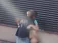 Хіти тижня. Навпроти церкви: Парочка на Закарпатті зайнялася сексом, стоячи серед вулиці (відео 16+)