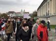 Масові протести в Білорусі: Лукашенківському пропаганд*ну влаштували йому 