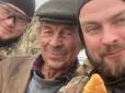 Був дуже щасливий: У Таврійську дідусь годував українських воїнів пиріжками та, ледь не плачучи, розповів, як чекав на звільнення