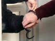 Врятували небайдужі перехожі: В Одесі підлітки з пістолетами влаштували полювання на безхатька