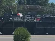 У білоруському Гомелі помітили БТРи з червоними позначками, вояки на яких мали червоні стрічки, - соцмережі (фото)