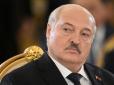 Поки ж в його країні дефіцит: Лукашенко на саміті у Китаї роздарював мішечки з картоплею