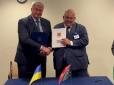 Нашого квіту по усьому світу: Україна встановила дипломатичні відносини з великою державою Океанії, де очільник МЗС - етнічний українець (фото)
