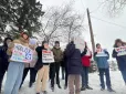 Російська молодь вийшла на протест, але не проти війни (відео)